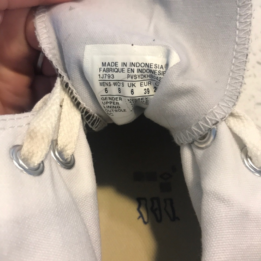 Women’s high top converse, gently warn
